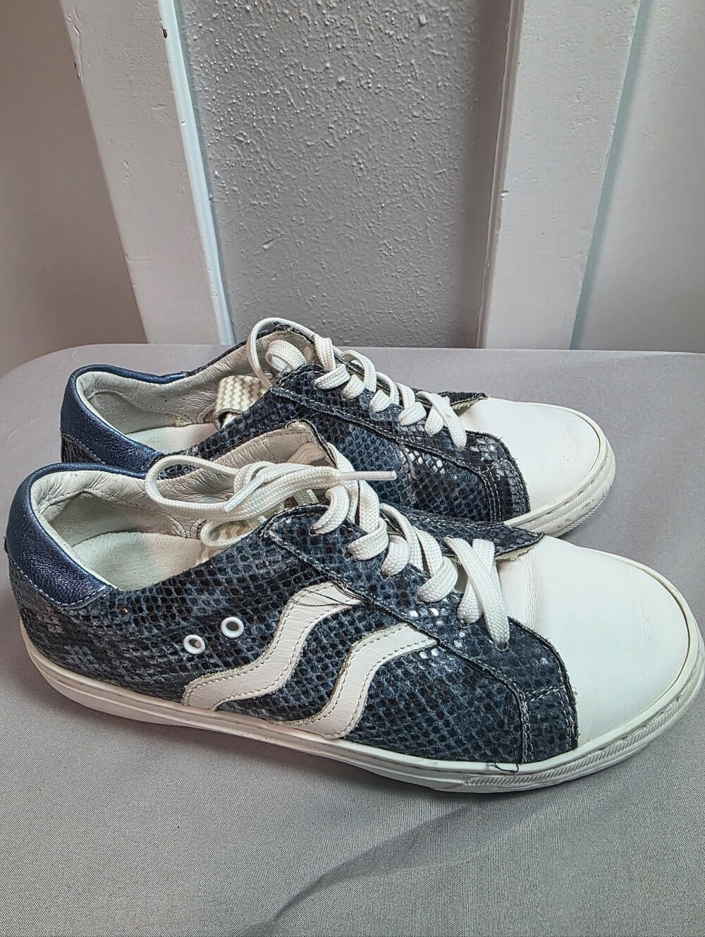 Piranha Italy Women's Snakeskin Leather Fashion Sneakers Blue White Size 37